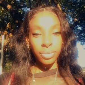 Meet your Posher, Quanishia
